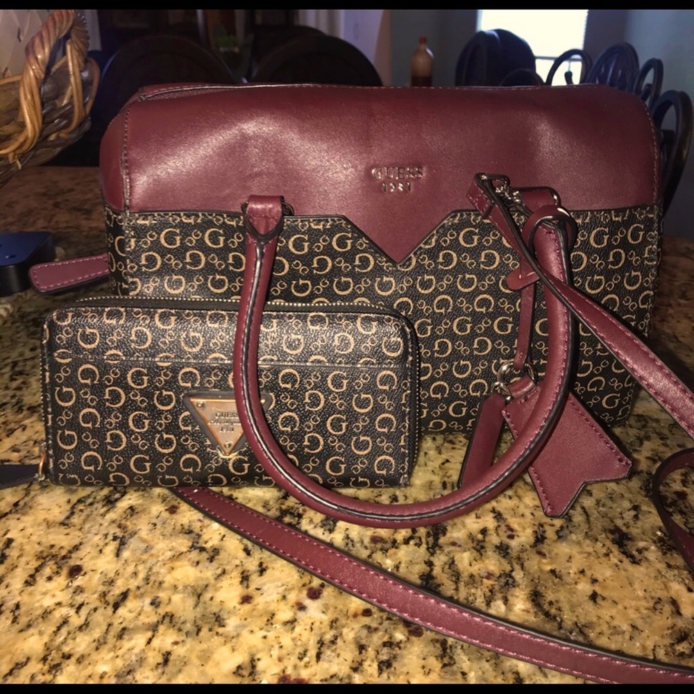 Guess bag with matching wallet